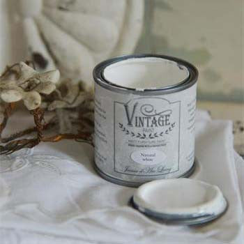 Vintage paint i farven Natural white. Den smukke hvide farve har et mat finish der giver et autentisk gammelt look.