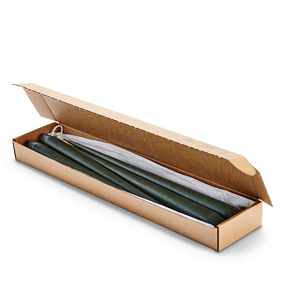 Stagelysene kommer i en æske med 4 lys der er håndpakket i silkepapir for at sikre stagelysene mod ridser.