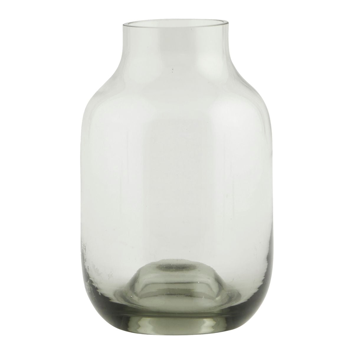 Vase i smoke farve. Vasens tynde hals gør det let at style enkle stilke og grene så de står flot og centreret i looket.