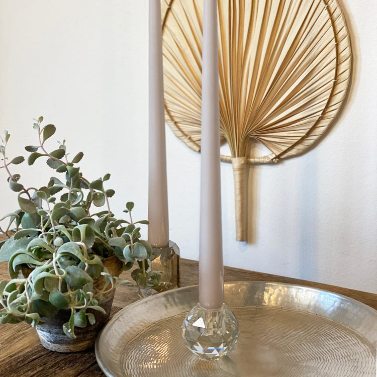 lakeret stagelys fra ester og erik i vores runde klare lysestager.