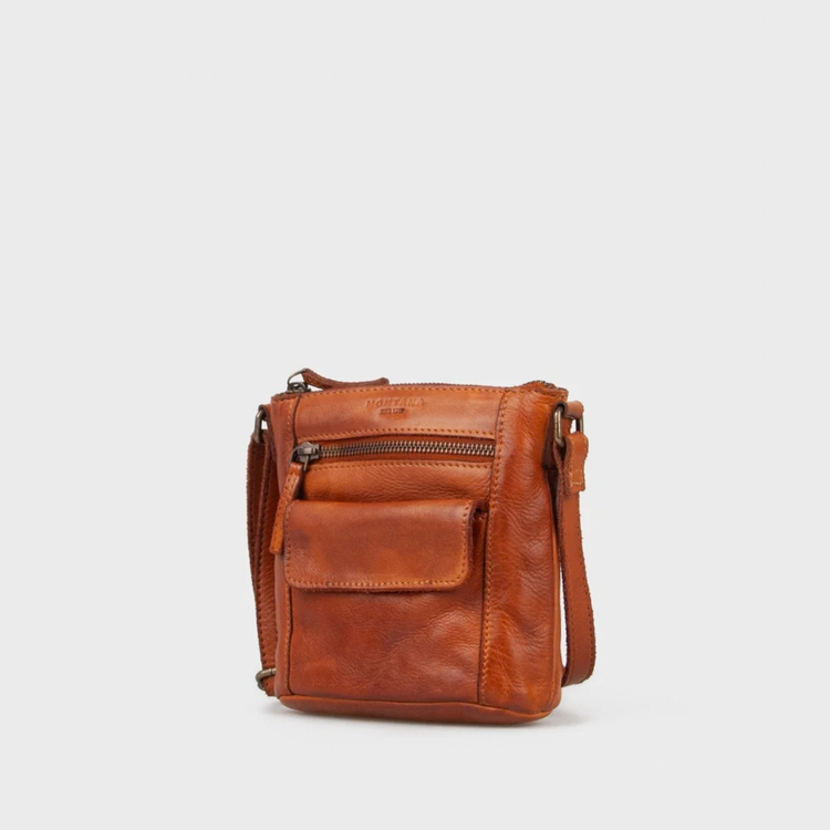 Charlo lille crossbody taske i læder - cognac