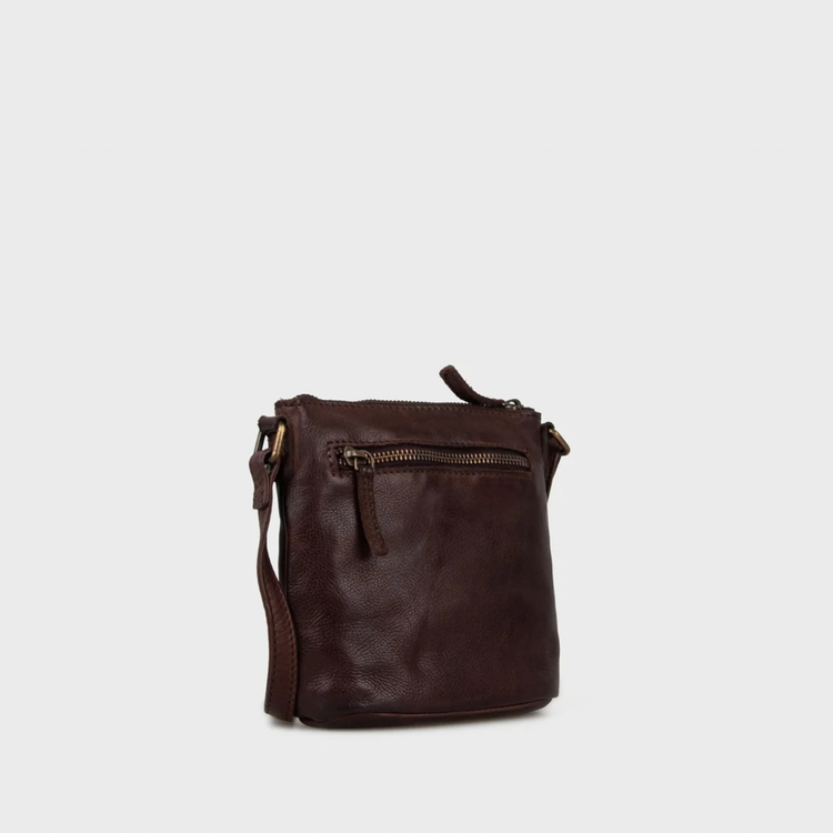 Charlo lille crossbody taske i læder - brun