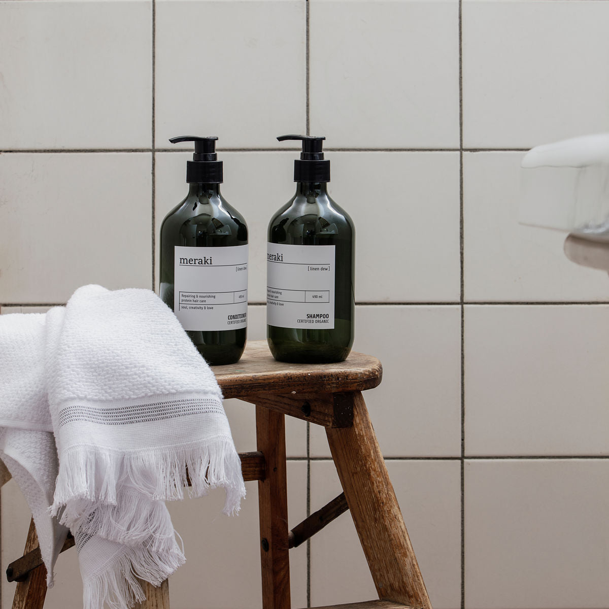 Meraki conditioner og shampoo skaber naturlig og effektiv pleje af dit hår. Linen dew indeholder advokado olie og aloe vera.
